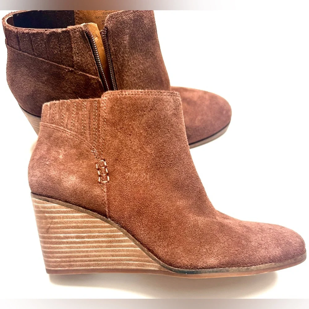 Lucky Brand Zorla Leather Wedged Zip Ankle Booties size 8/39 NWT - Picture 2 of 13